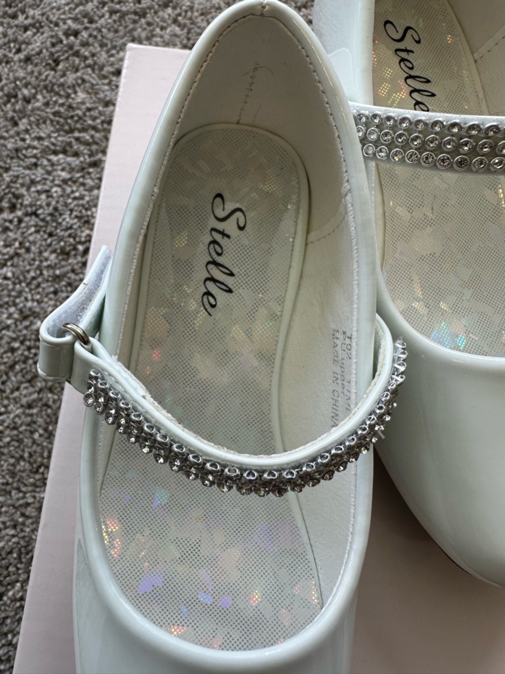 Toddler girls size 11 Stelle white dress shoes. Brand new in box